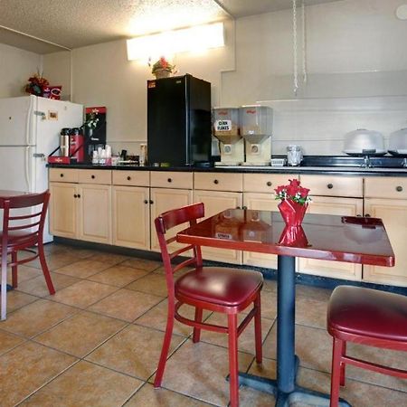 Americas Best Value Inn Алачуа Екстериор снимка